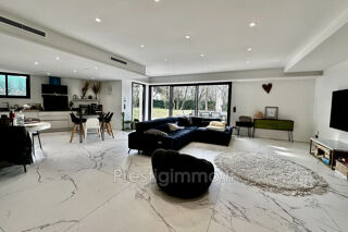  Maison  louer 7 pices 240 m