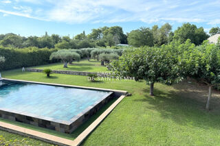  Maison  vendre 14 pices 