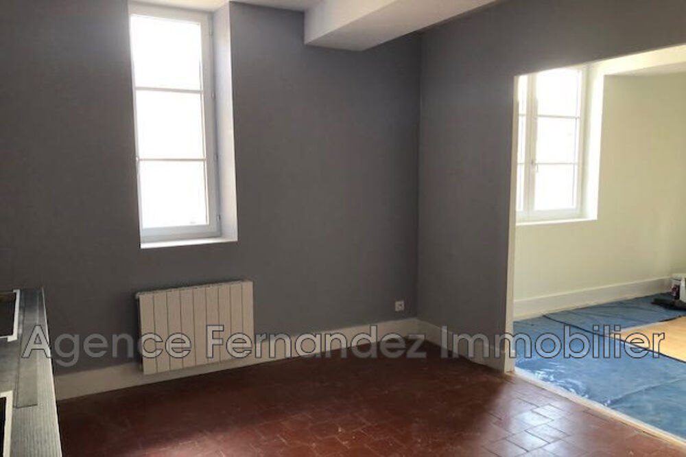 appartement type 2, 2eme étage central ville.