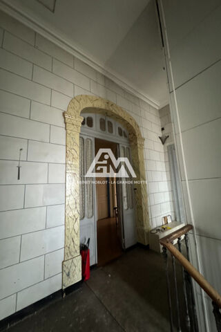  Immeuble  vendre 15 + pices 492 m