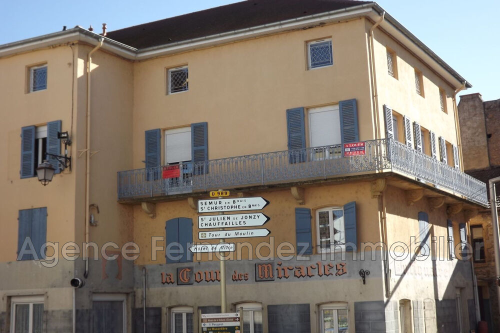 Location Appartement Appartement de 100 m2, 2eme étage, central ville. 3 chambres. Marcigny