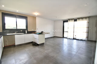  Appartement à louer 3 pièces 82 m²