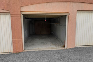  Parking / Garage  vendre 