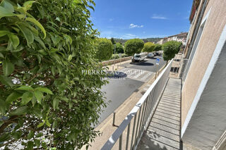  Appartement à louer 4 pièces 82 m²