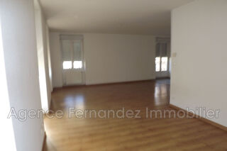  Appartement à louer 5 pièces 100 m²