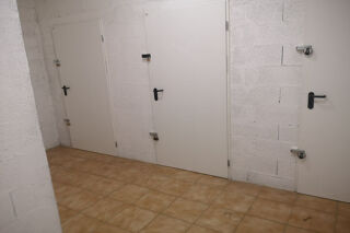  Parking / Garage à vendre 190 m²
