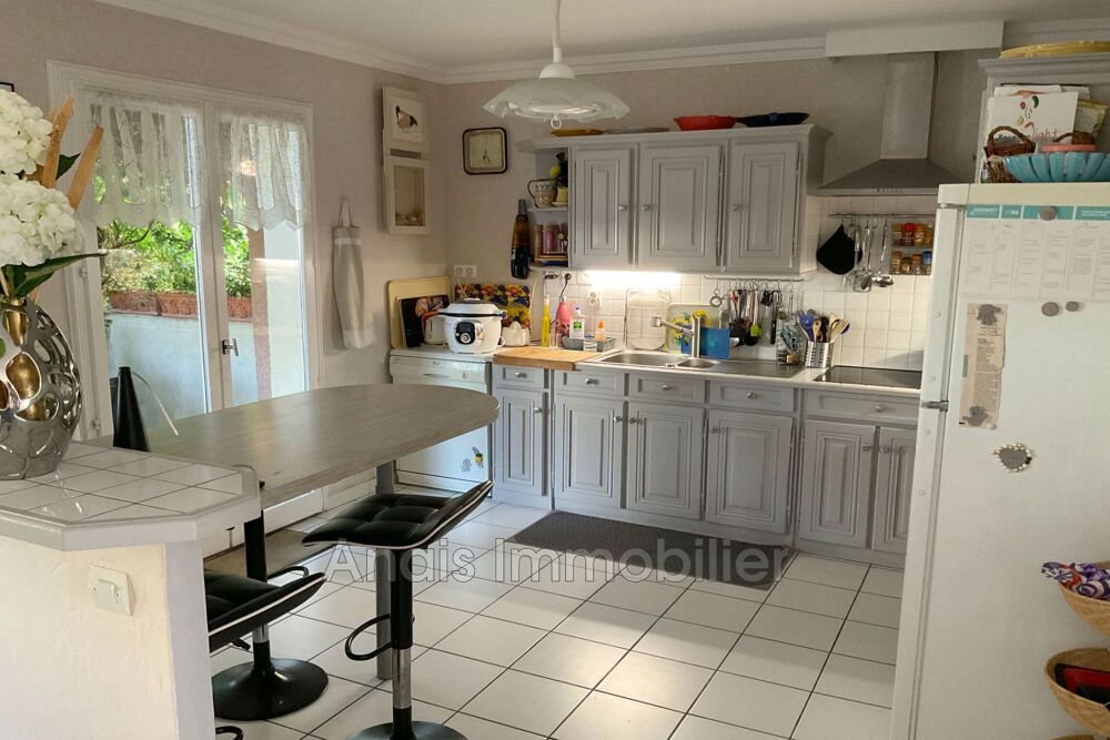 Cogolin - Maison familiale 4 pièces d'environ 100 m² avec gara