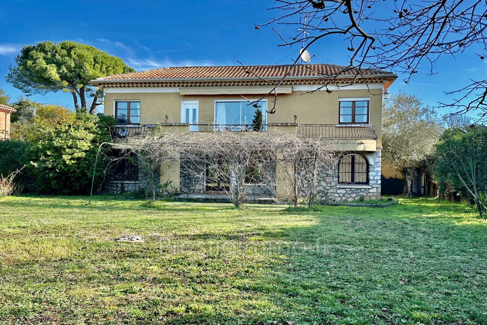 Maison 8 pièces 270 m² · à Roquefort-les-Pins · 270 m² · 890 000 €