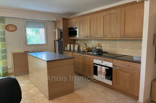  Appartement à louer 3 pièces 64 m²