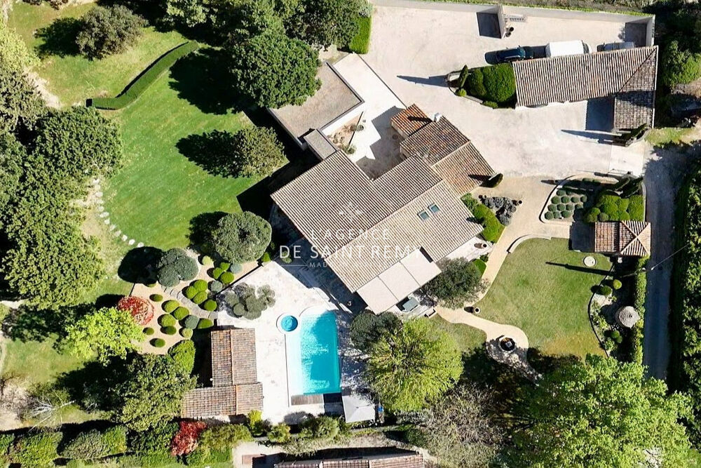 Élégance Provençale : Luxueuse Propriété avec Jardin Paysager