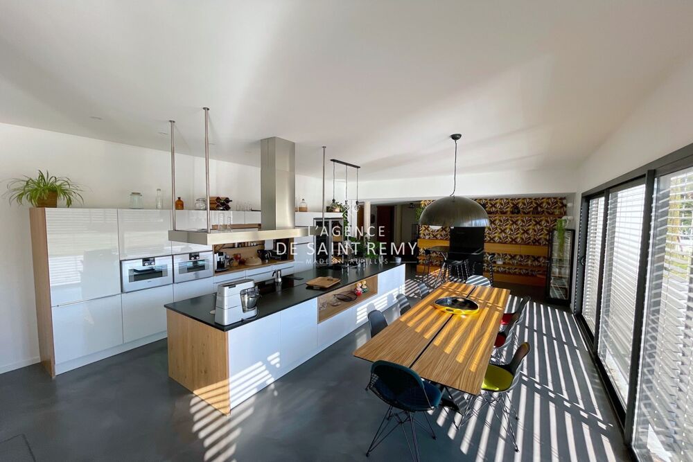 Propriété Contemporaine d'Exception avec Terrain Constructible