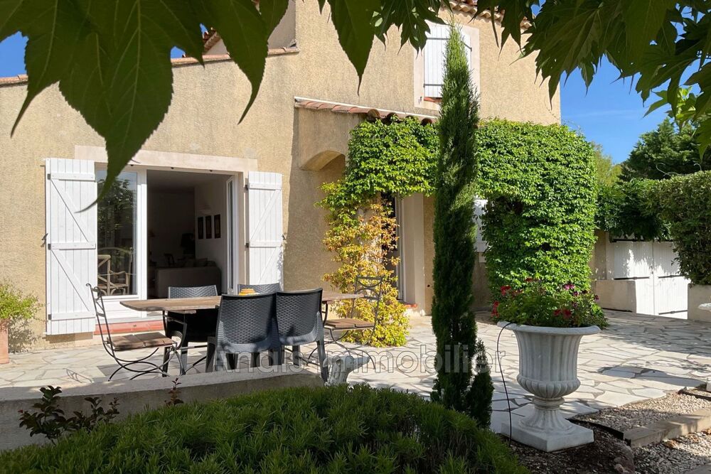 A Vendre - Maison sur les hauteurs de Cogolin. Située, dans un