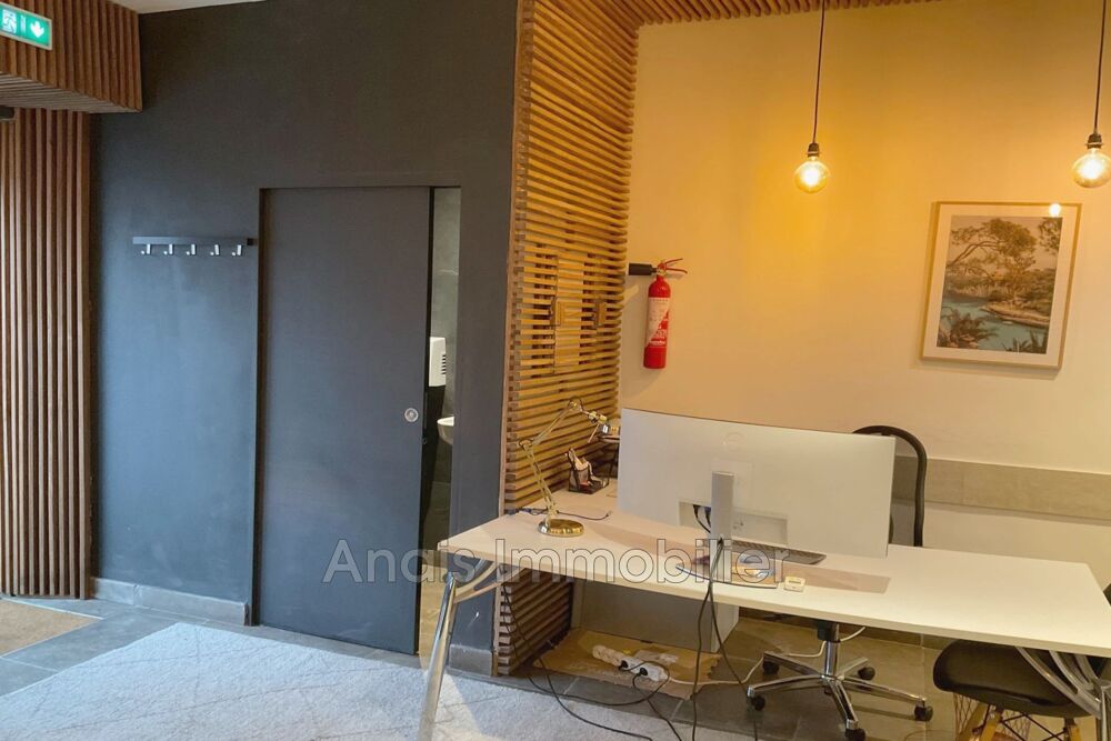   COGOLIN, A vendre Murs boutique ou bureau, centre-ville. Cogolin