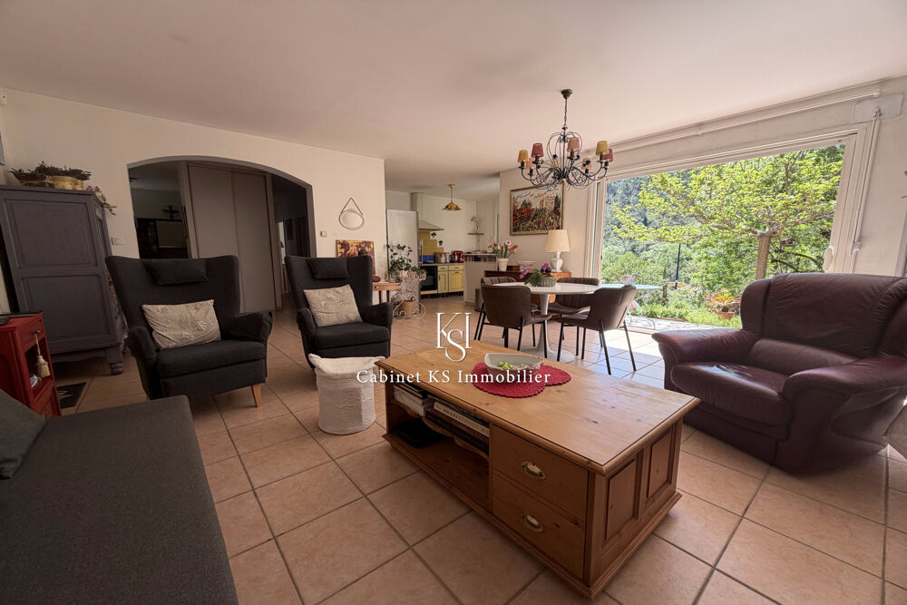 VILLA T4 AVEC GARAGE ET PISCINE SUR 1200 M2 DE TERRAIN CLOS