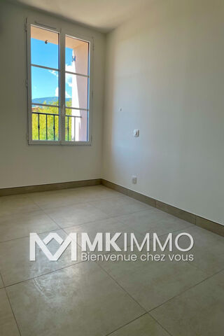  Appartement à louer 5 pièces 118 m² Fayence