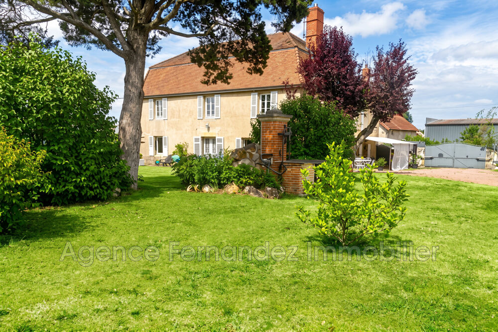 Vente Maison Ancien corps de ferme de 240 m2 habitables. Proche centre vill Marcigny