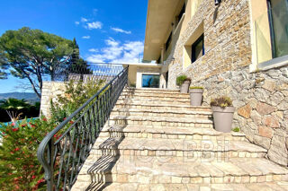  Maison  vendre 8 pices 372 m