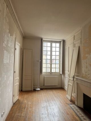  Appartement à louer 2 pièces 83 m²