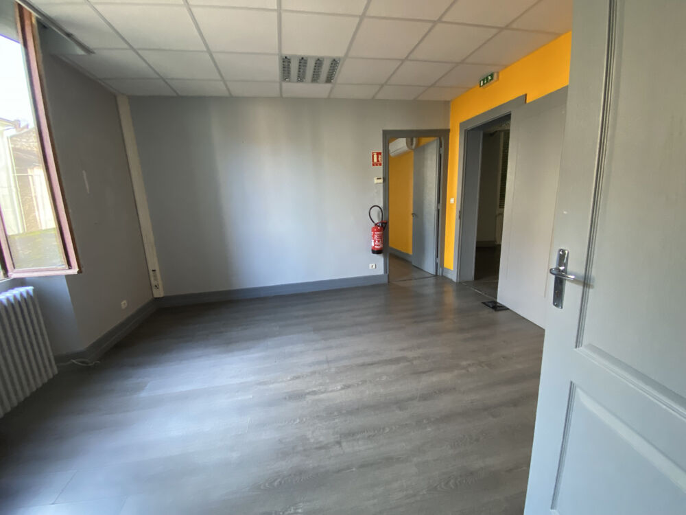   Local commercial de 94 m2 en plein centre ville Valserhone