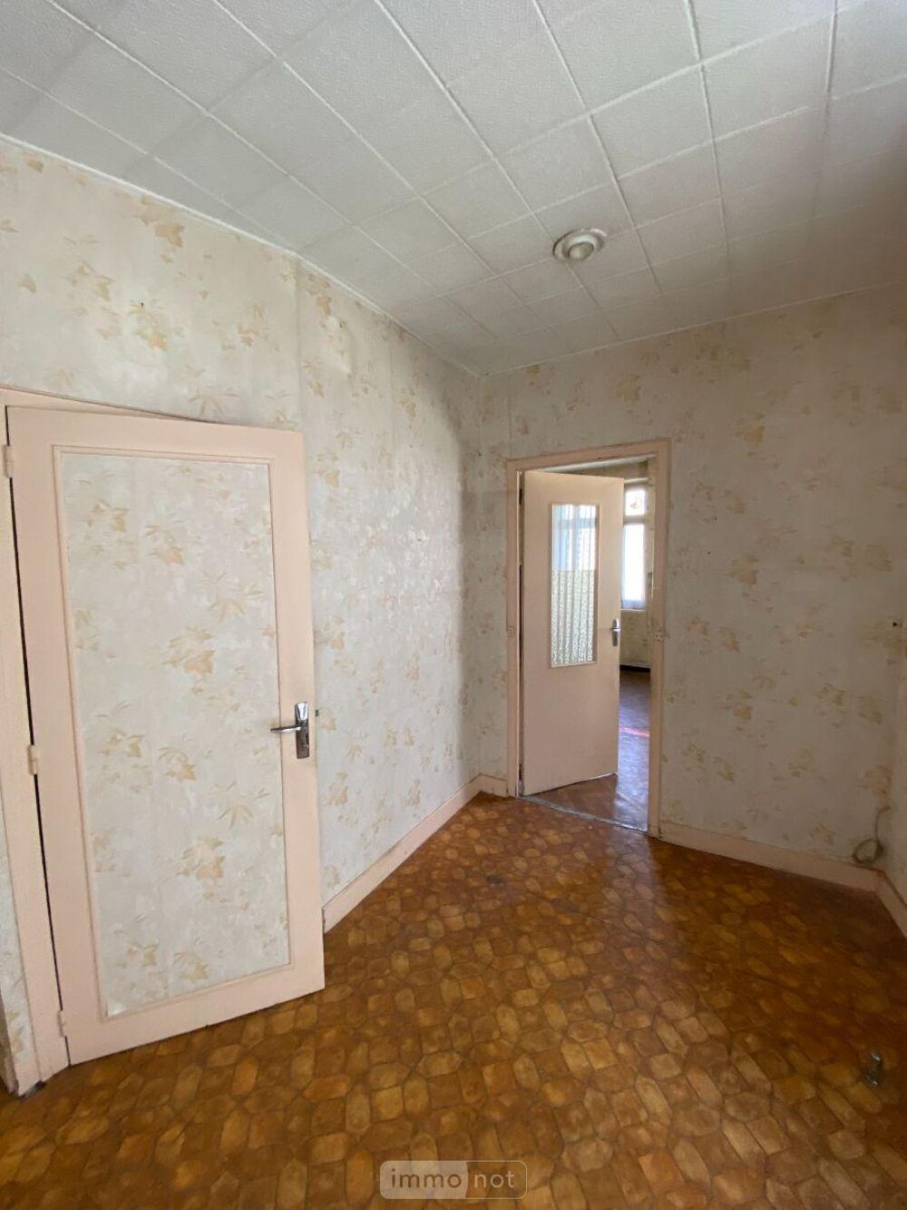 ECUEILLE (36240), dans le centre bourg, une maison à usa....