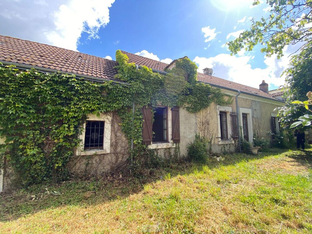 VILLEDIEU SUR INDRE (36320), dans le bourg, une maison d....