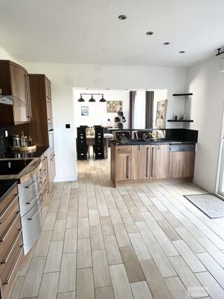  Maison  vendre 6 pices 141 m