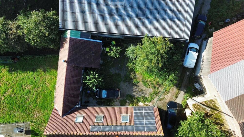 Maison à rénover avec deux hangars agricoles sur 3 835 m....