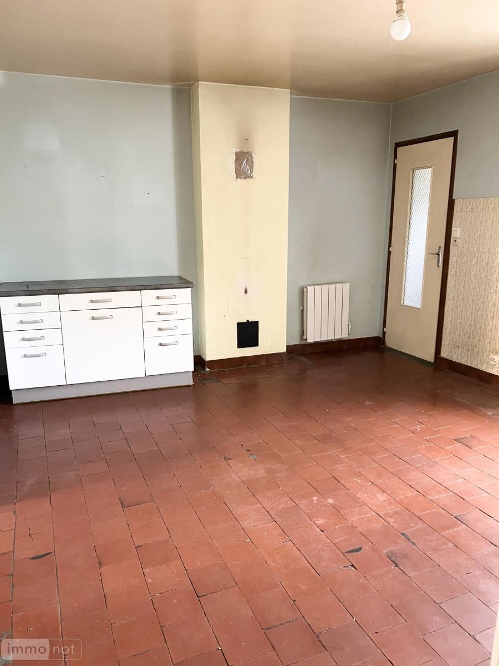 Idéalement située dans un quartier calme de Oucques, pet....