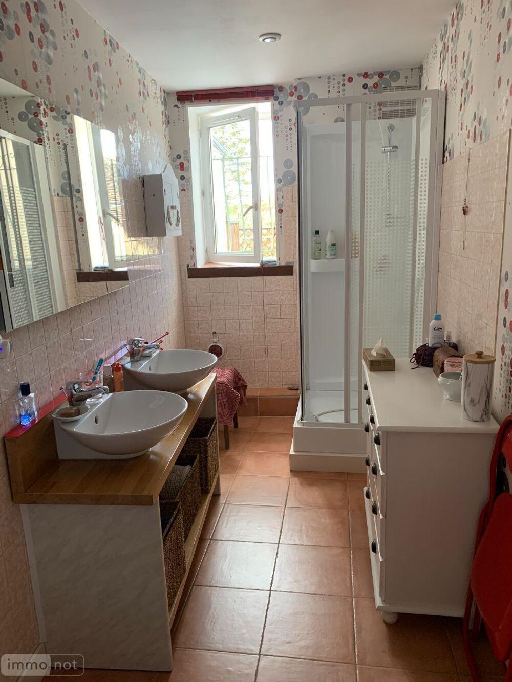 Agréable maison située en centre bourg composée d''une p....