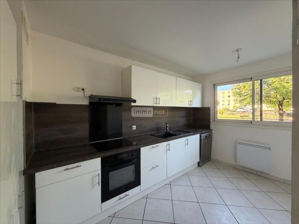 SAINT PRIEST VILLAGE Quartier Revaison, appartement clim....