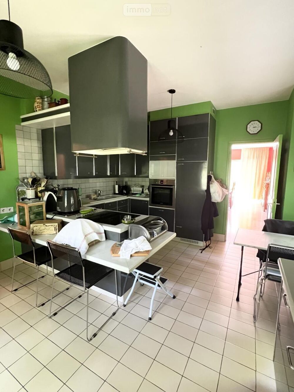 Maison d''architecte avec piscine, bien protégée des reg....