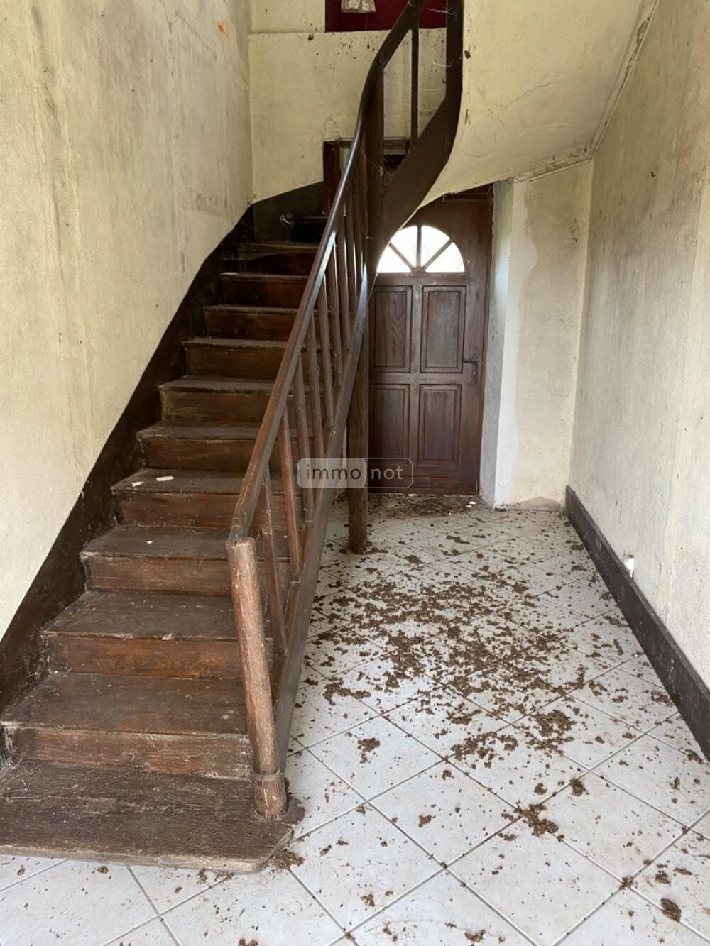 Ancien presbytère à rénover comprenant : Au-rez-de-chaus....