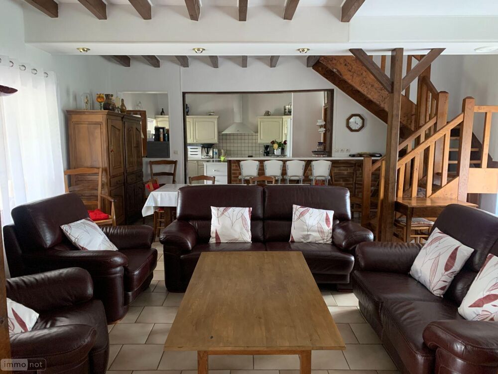 Située en Brenne Maison en bon état avec plan d''eau, dé....