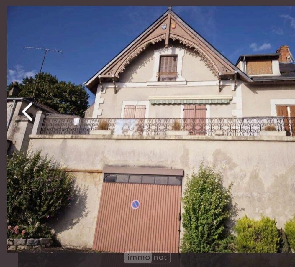 Maison de ville composée d''une entrée, d''un séjour-sal....