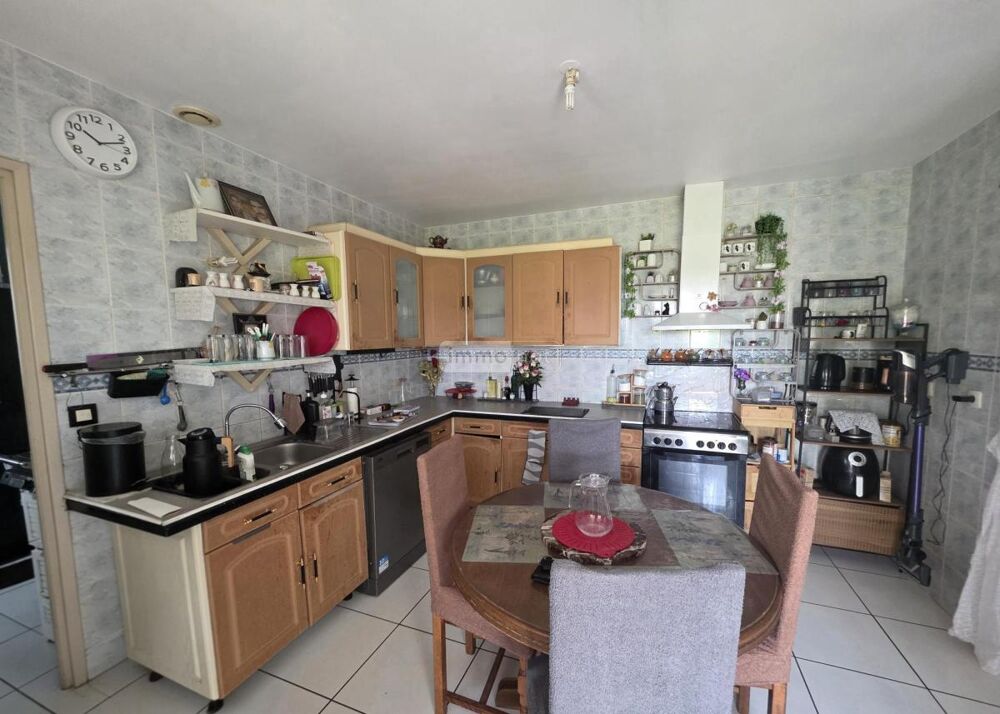 Charmante maison de plain-pied de 136,27 m² sur un terra....