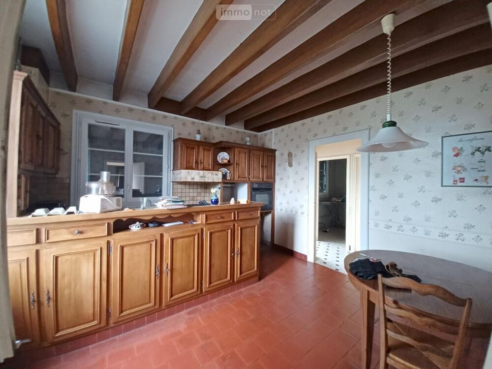 Beaucoup de charme et de potentiel pour cette maison de ....