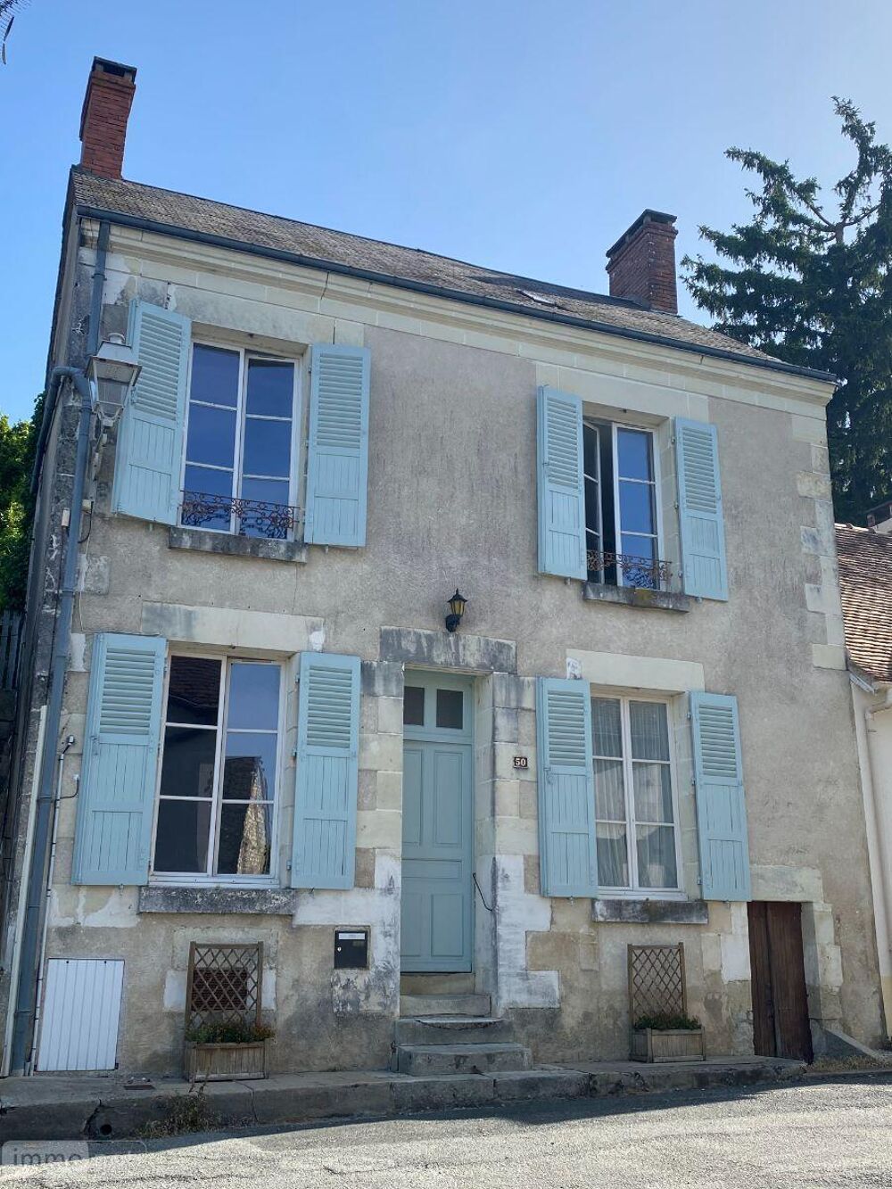 Agréable maison de village comprenant : - Au rez de c....