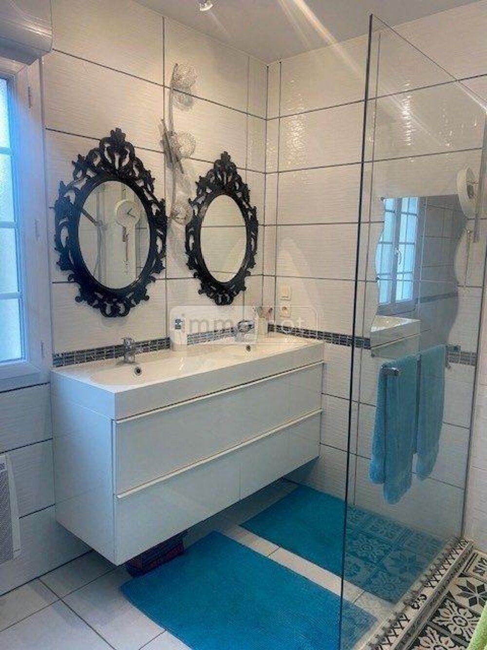Beaucoup de charme pour cette maison de qualité, offrant....