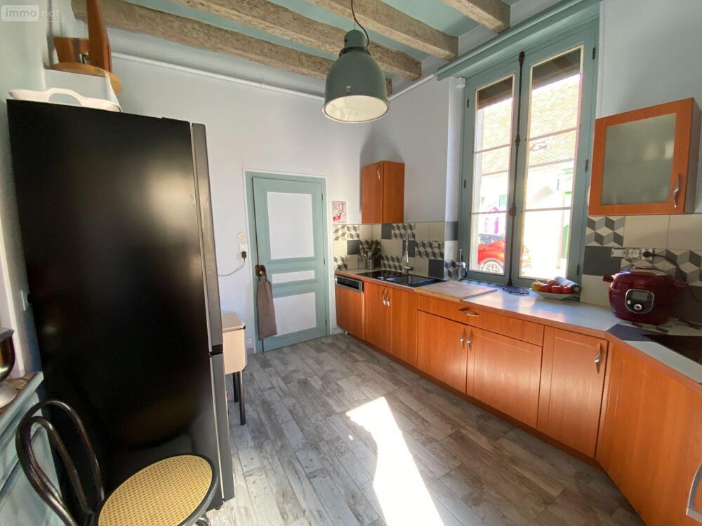 MAISON A AZAY LE FERRON MAISON CINQ CHAMBRES / CLASSE....