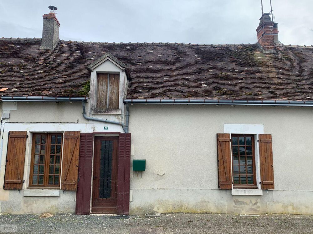 Charmante maison de bourg mitoyenne, habitable en l''éta....