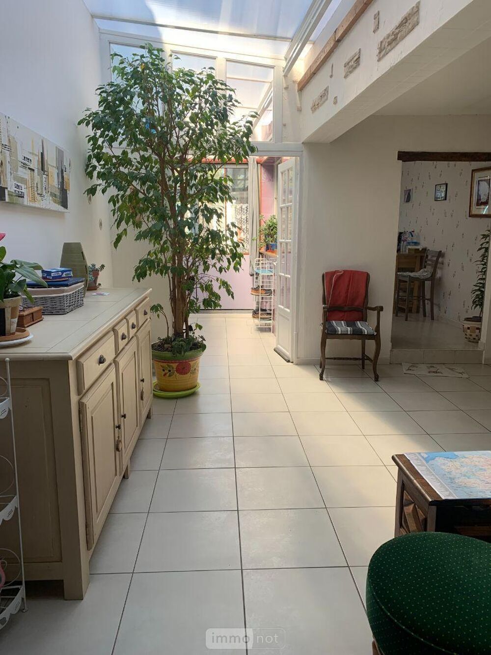 Agréable maison située en centre bourg composée d''une p....