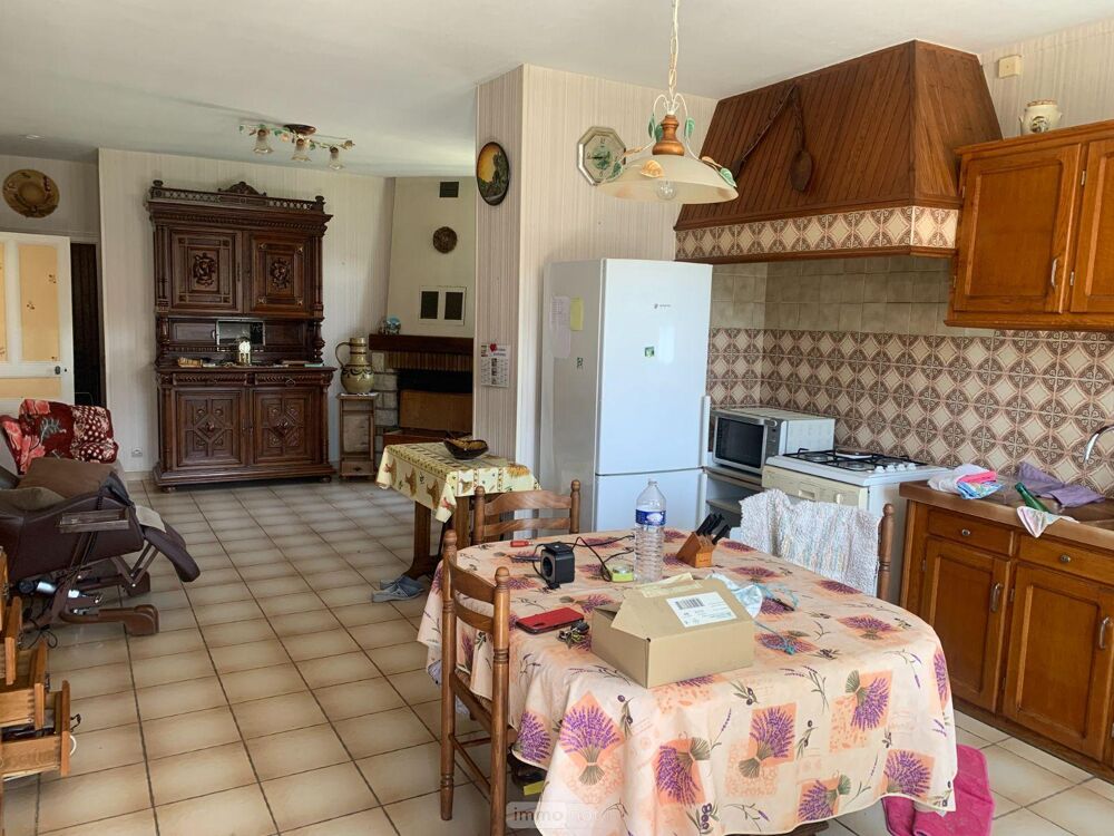 Maison de plain-pied en plein centre de bourg Cha....