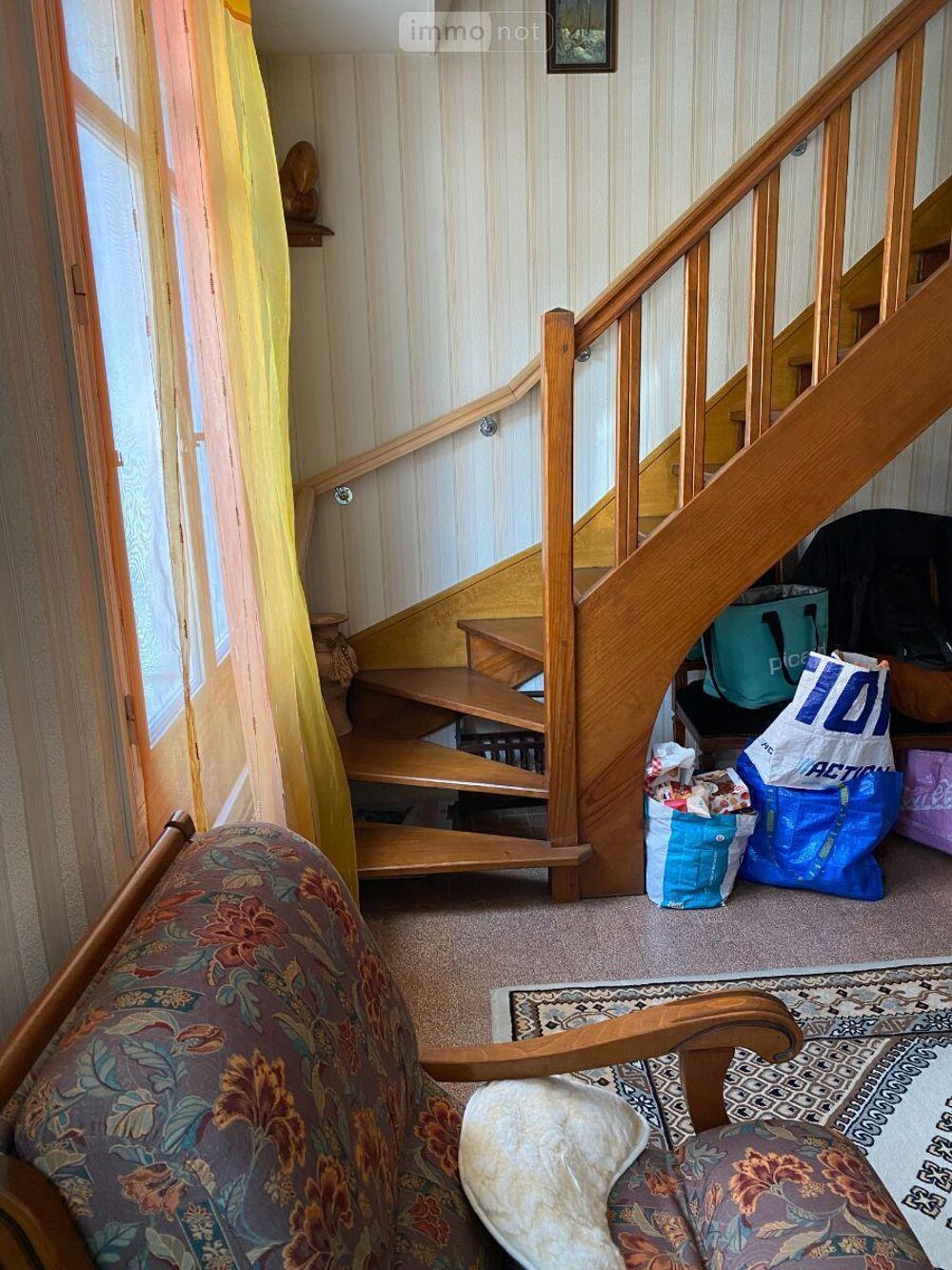 Une maison d''habitation située en centre de bourg, comp....