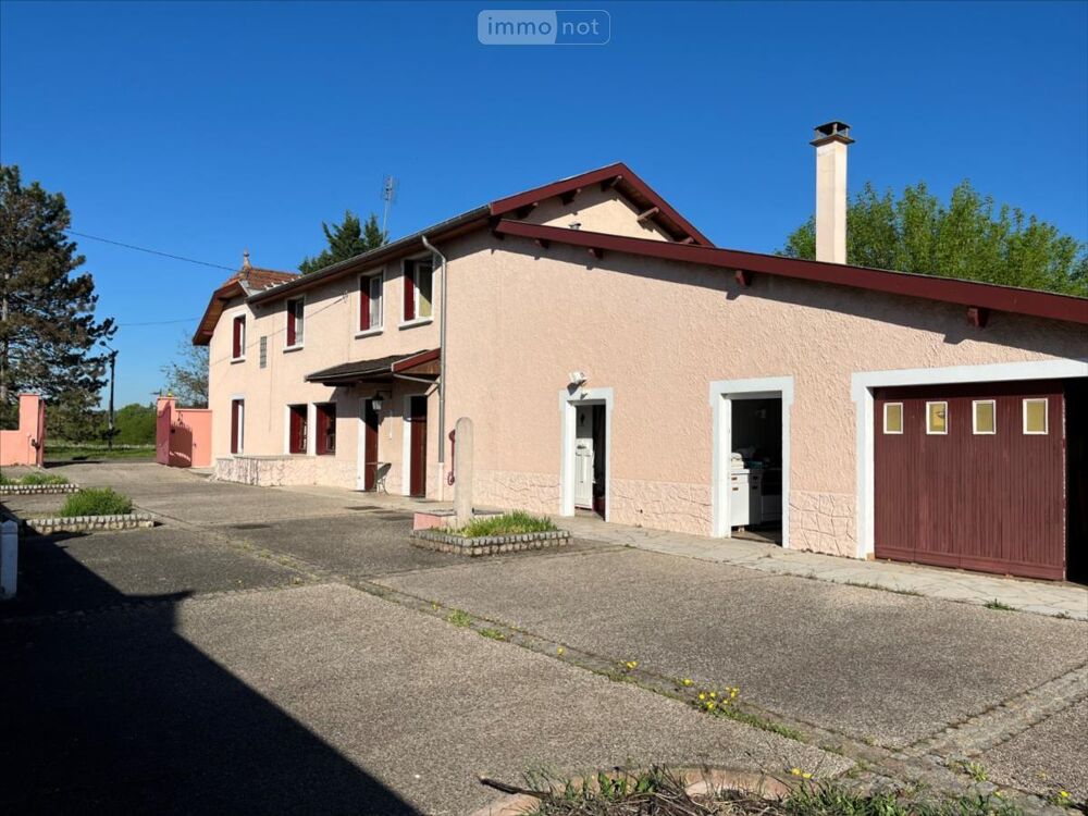 BEYNOST spacieuse maison édifiée sur une parcelle de 790....