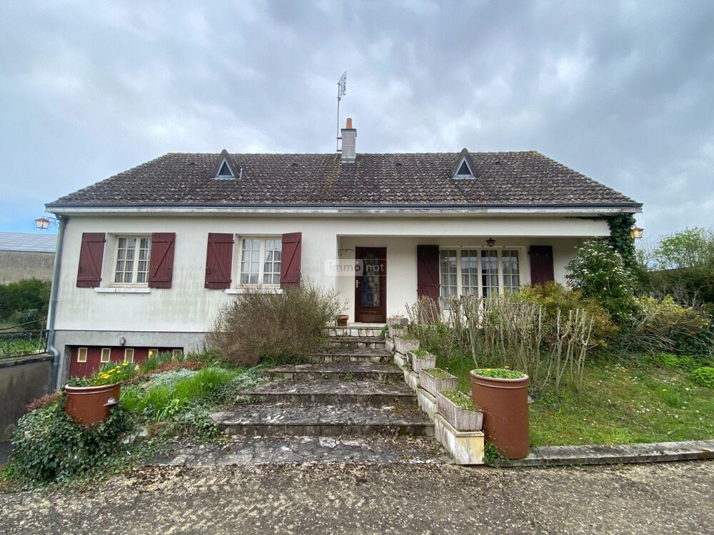 SAINT GENOU (36500), dans le bourg, une maison d''habita....