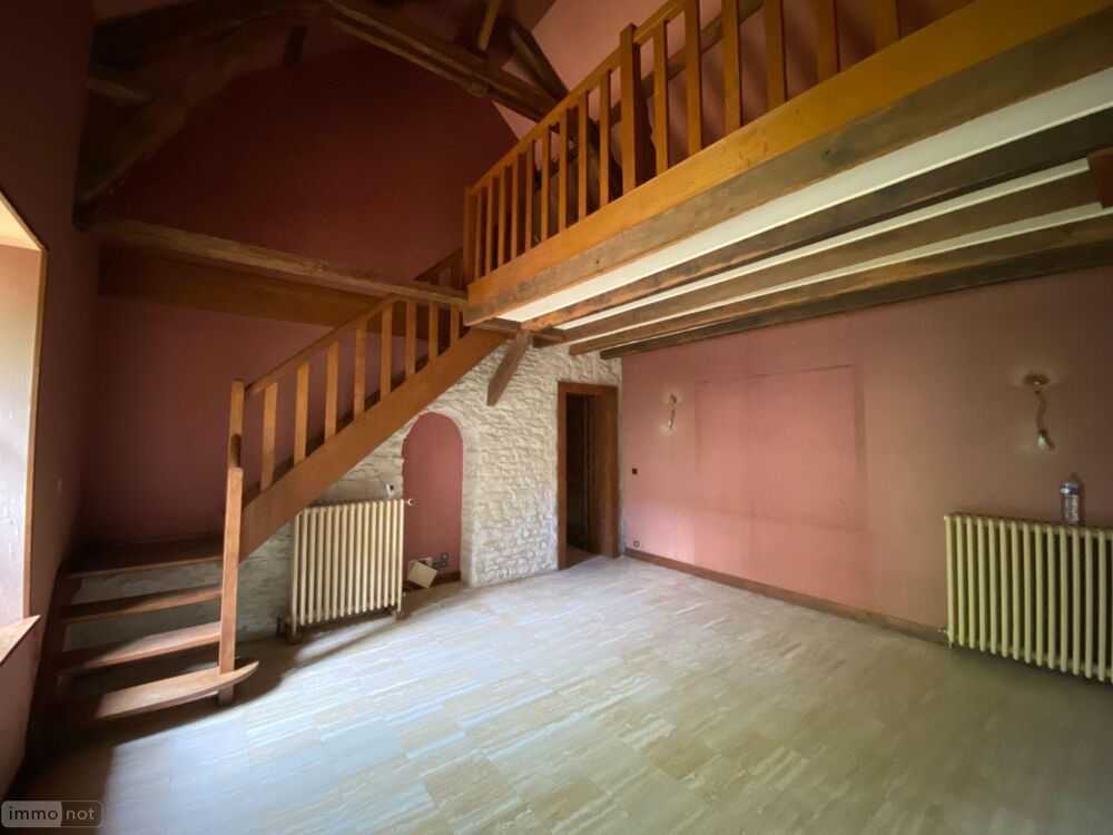 VILLEDIEU SUR INDRE (36320), dans le bourg, une maison d....