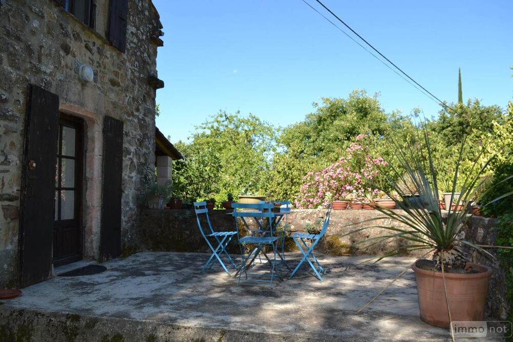 A vendre à Chassiers, Ardèche (07) - Une grande bâtisse ....
