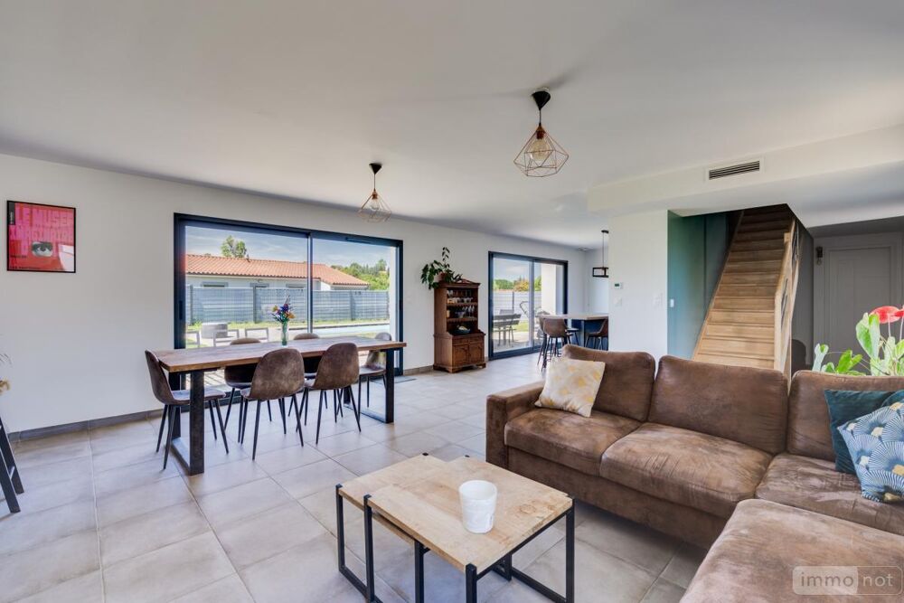 Maison contemporaine T5 avec piscine - Ayguesvives <....