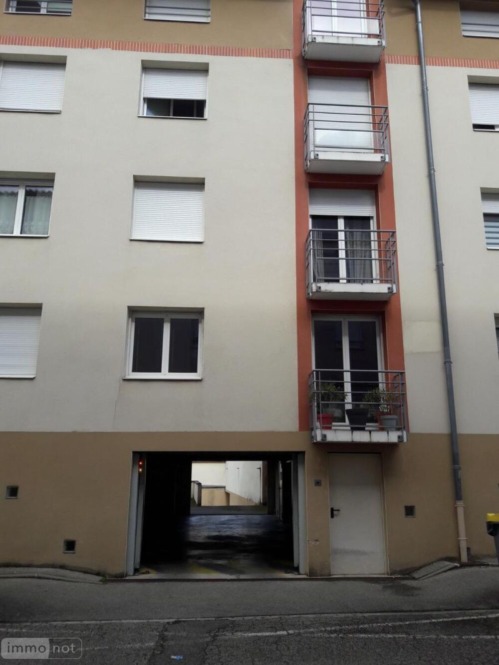 location Parking / Garage - 10 m² Bourg-en-Bresse (01000)