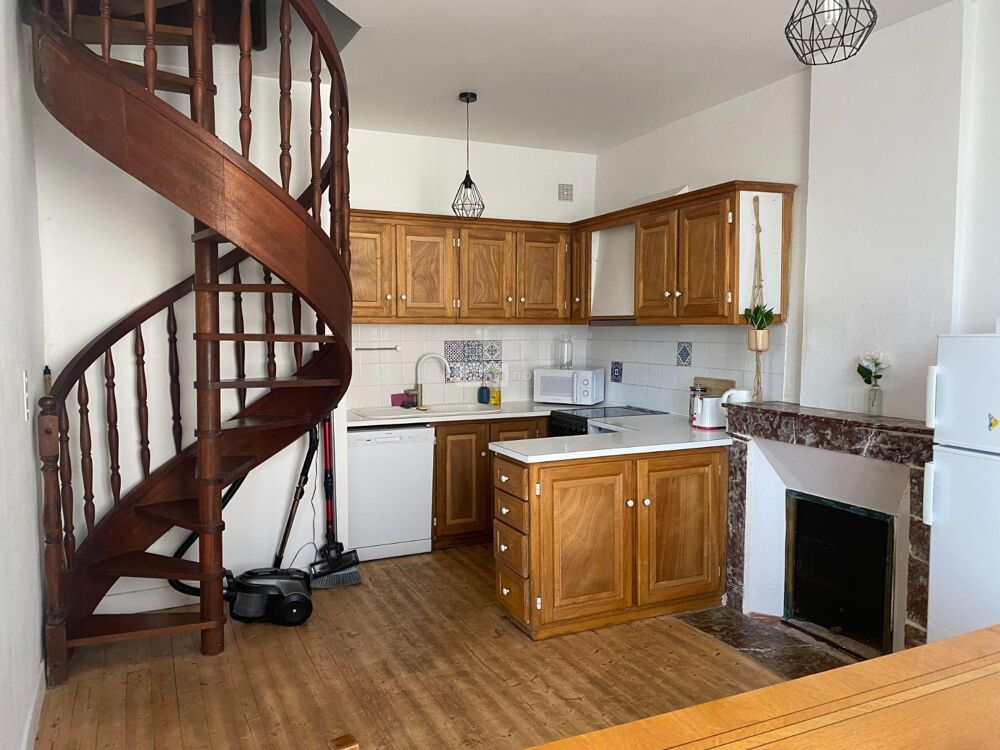 Agréable maison de village comprenant : - Au rez de c....